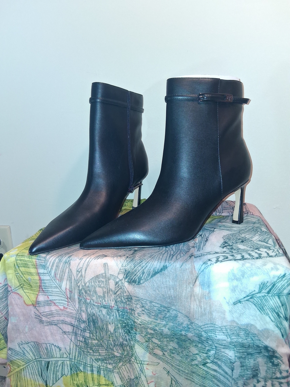 Calvin Klein Women's Black Pointed-Toe Leather Ankle Booties